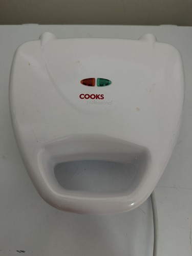 Cooks professional omelette - professional,